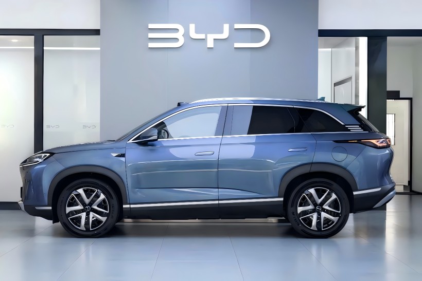 The BYD SEEAL 07 DM-I VERSION VERSION, ໂດຍໃຊ້ລາຄາເລີ່ມຕົ້ນ 250,000 ຢວນແລະຄາດຫວັງວ່າຈະໄດ້ຮັບຕະຫຼາດໃນໄວໆນີ້, ໄດ້ມາຮອດຕົວແທນຈໍາຫນ່າຍແລ້ວ.