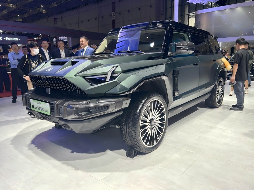 ປີ 2025 Shanghai Show Auto: The Mengshi 917 Jiaolong Long Long Long Battle - Editbase Edition ໄດ້ລາຄາຢູ່ທີ່ 1.098 ລ້ານຢວນແລະມີຈໍານວນຈໍານວນ 1998 ລ້ານຫນ່ວຍ.