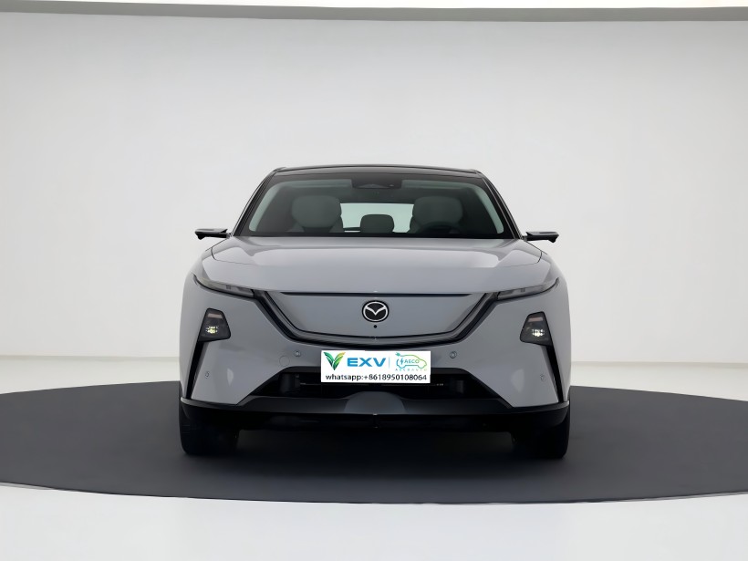 Mazda EZ - 60 ຄາດວ່າຈະຕົກລົງຕະຫຼາດໃນທ້າຍເດືອນສິງຫາ. ມັນສະຫນອງທັງທີ່ບໍລິສຸດ - ໄຟຟ້າແລະຂະຫຍາຍ - ລະດັບໄຟຟ້າ. ພາຍໃນແມ່ນມີເຄື່ອງພ້ອມດ້ວຍສອງຄູ່ - ການຕັ້ງຄ່າຫນ້າຈໍ.